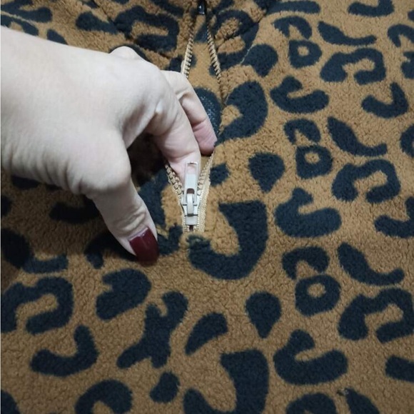 Leopard fleece zip up sweater L - Picture 8 of 8